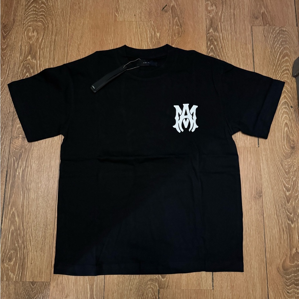 Amiri Logo Tee ‘Black’

Size: S